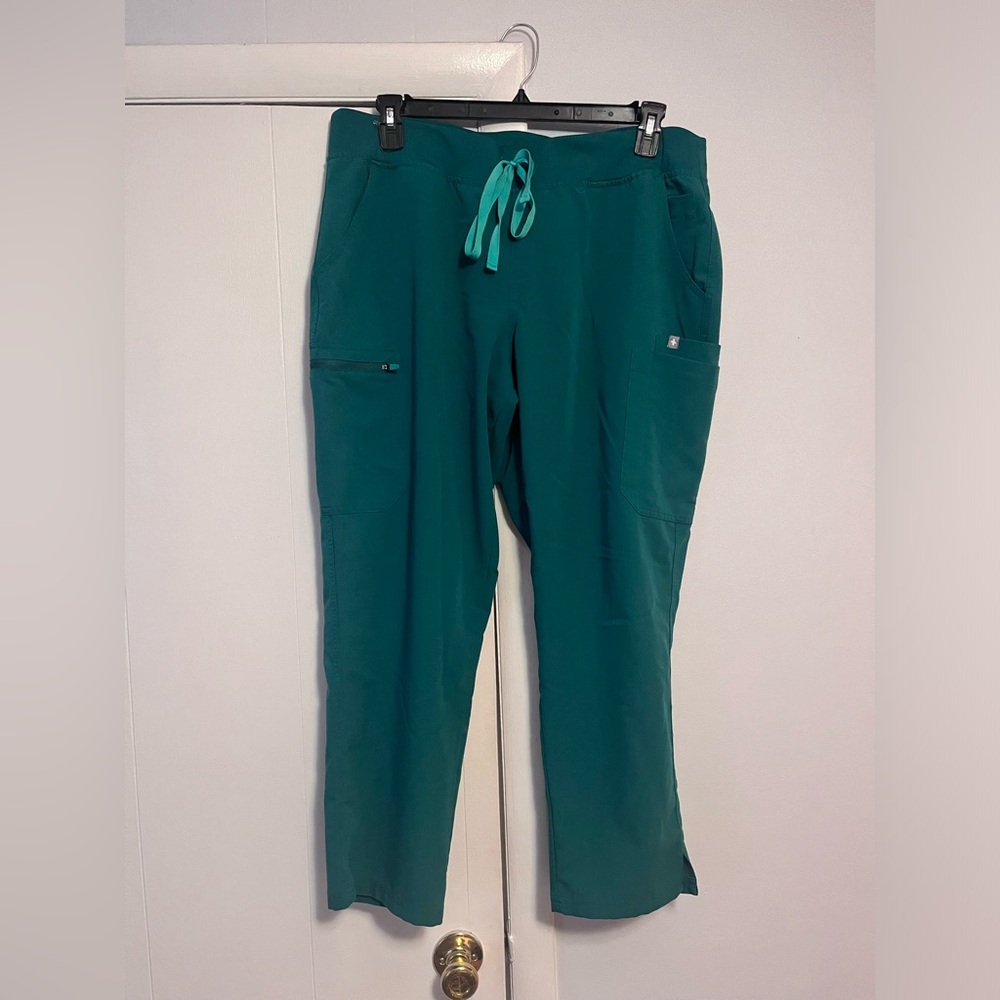Figs Yola Skinny Scrub Pants 2.0 in Hunter Green size 2XL Petite